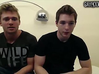 Webcam Twinks Kissing & Sucking